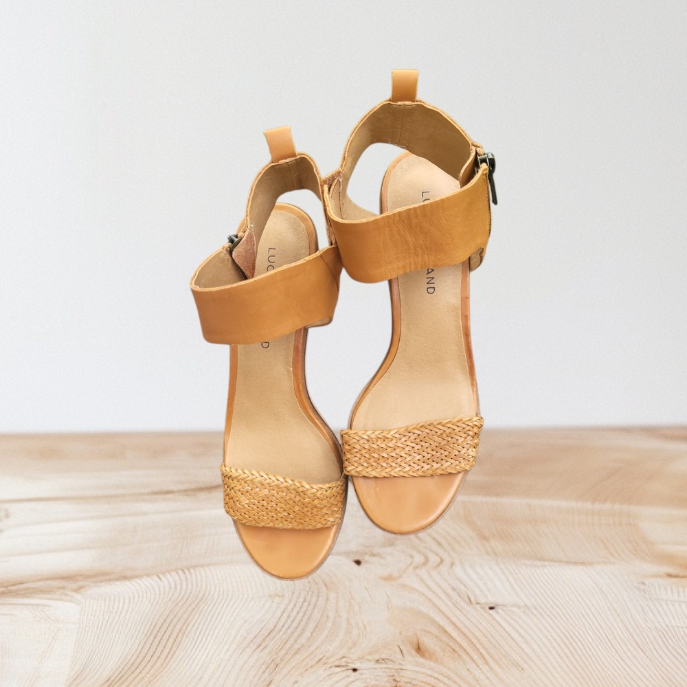 Lucky Brand Women's Tan Sandals